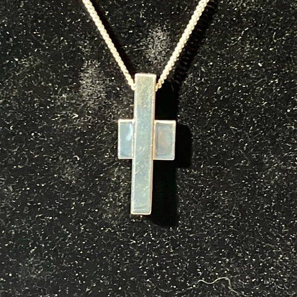 GUCCI STERLING SILVER CROSS 16” NECKLACE. - Picture 3 of 7
